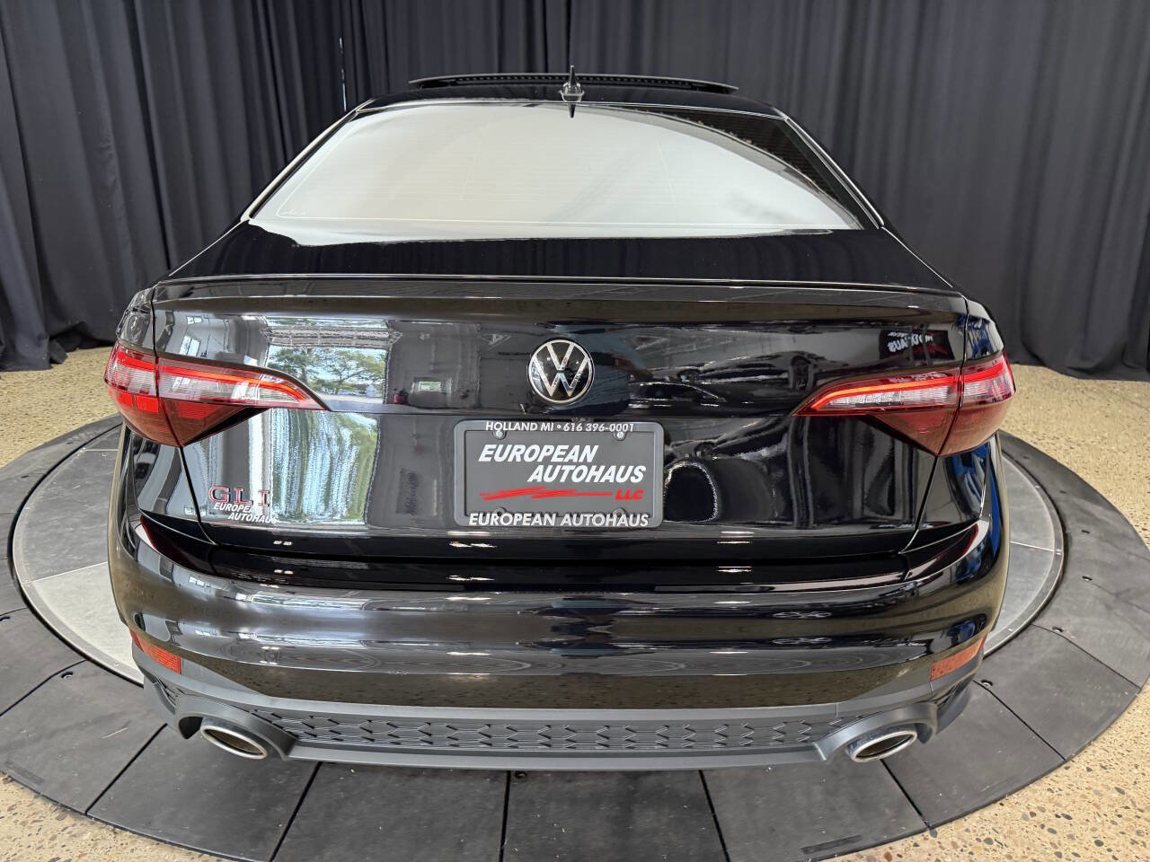 Used 2024 Volkswagen Jetta GLI Autobahn w/ GLI Black Package image 7