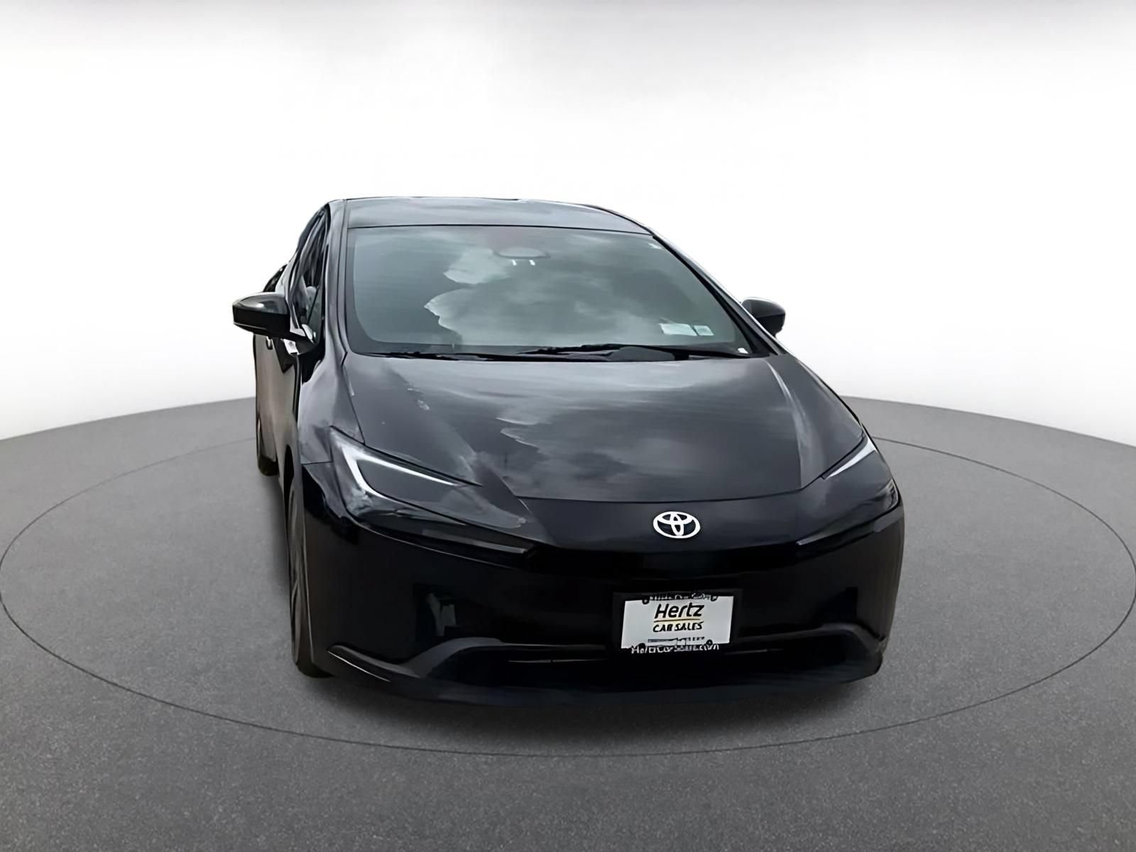 Used 2023 Toyota Prius LE FWD image 3