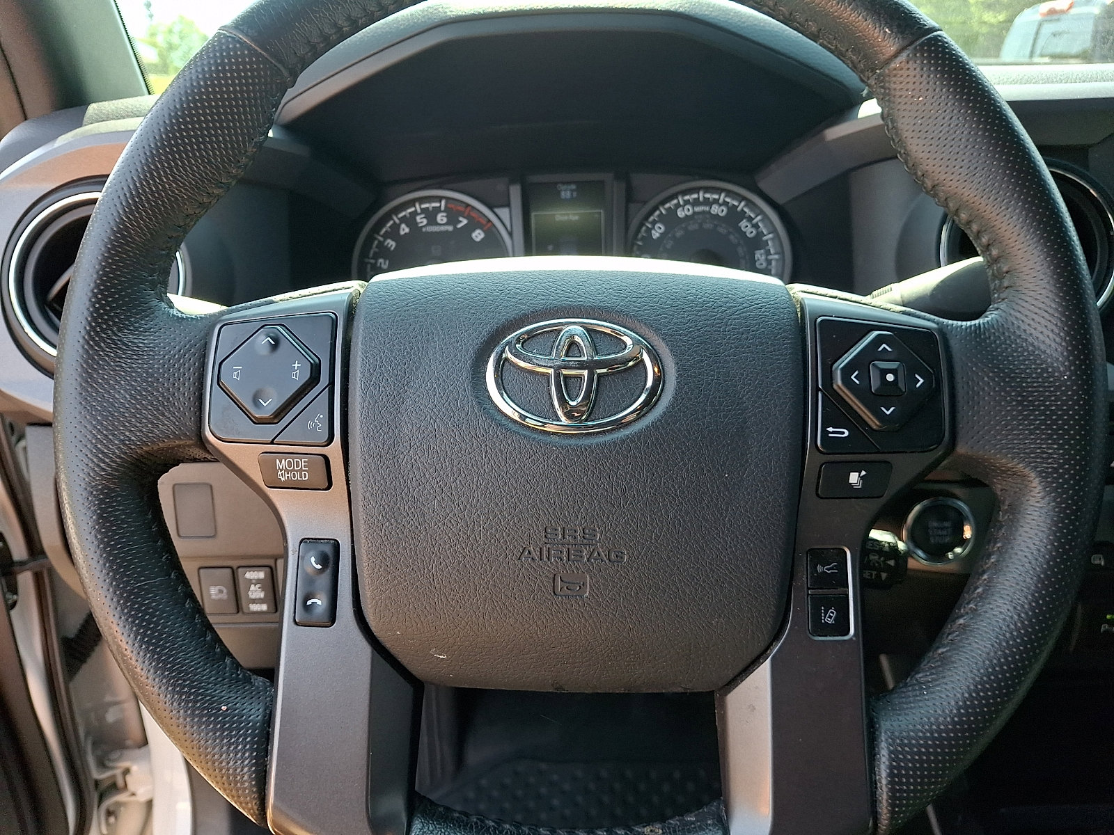 Used 2020 Toyota Tacoma TRD Off-Road w/ Technology Package AWD/4WD image 25