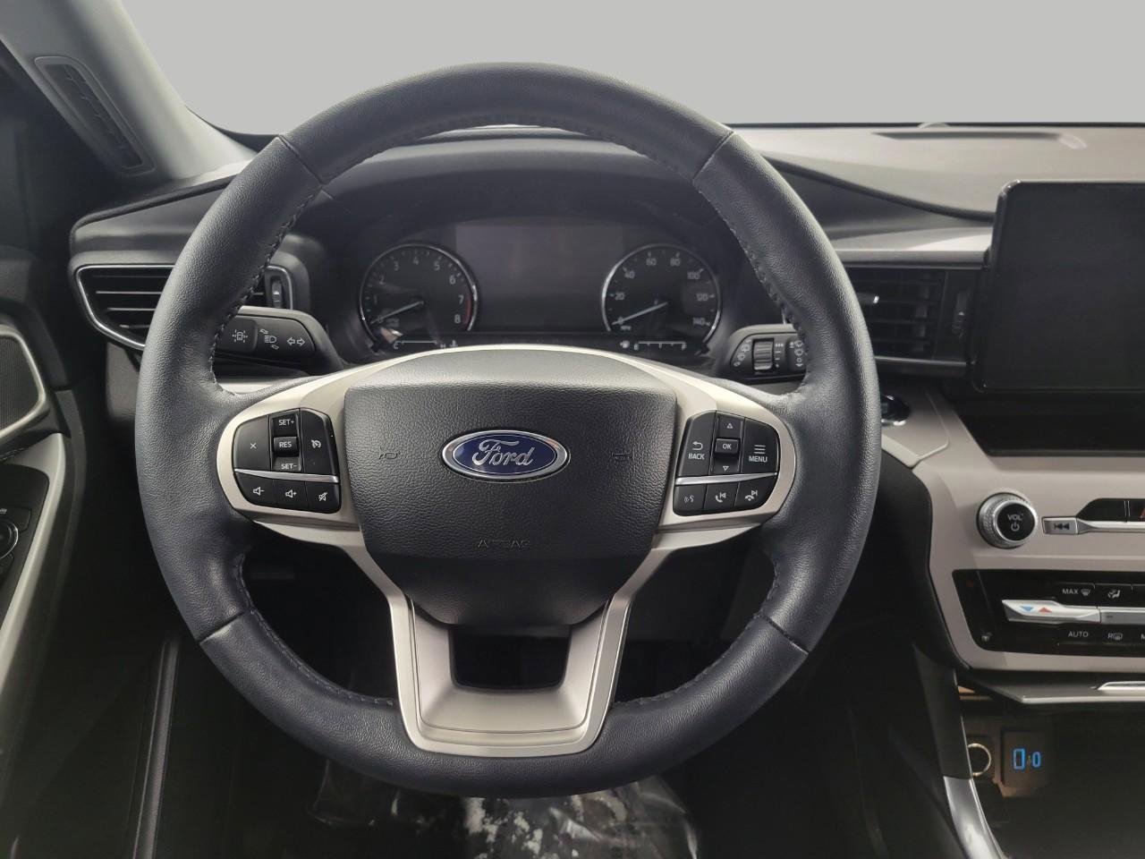 Used 2023 Ford Explorer XLT w/ Equipment Group 202A image 4