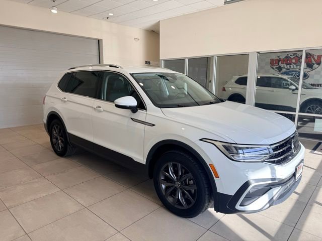 Used 2024 Volkswagen Tiguan SE image 2