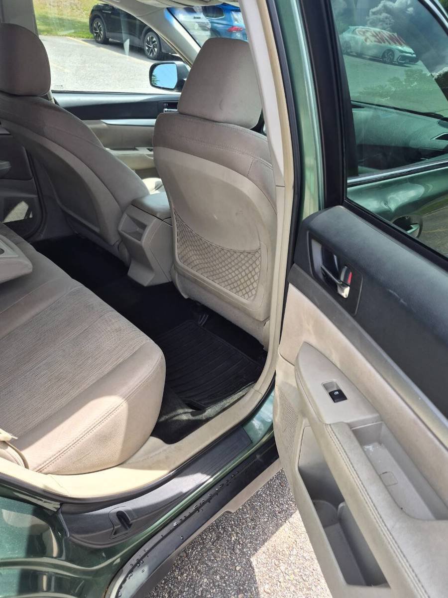 Used 2014 Subaru Outback 2.5i Premium w/ Moonroof Package AWD/4WD image 12