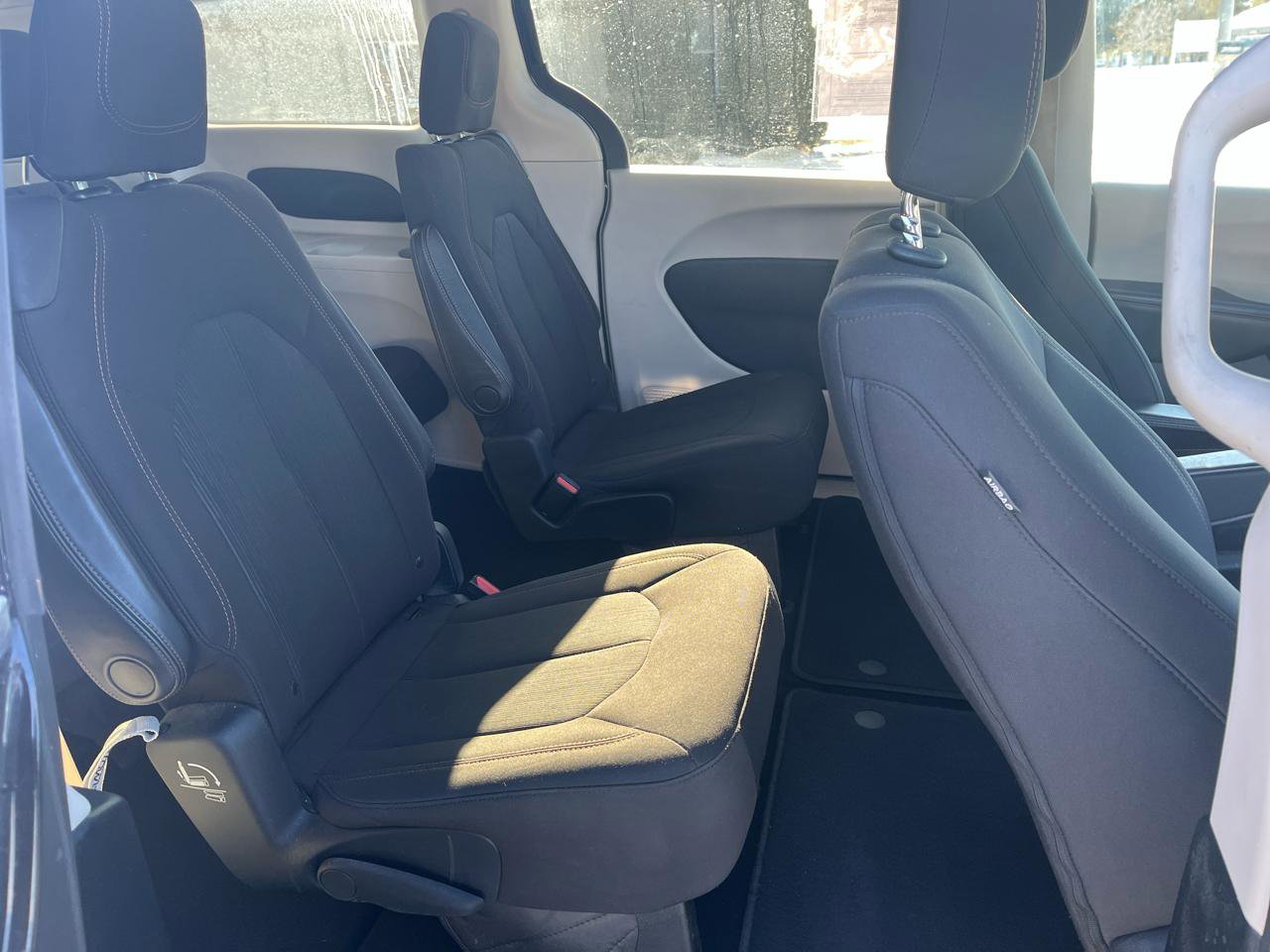 Used 2017 Chrysler Pacifica LX image 19