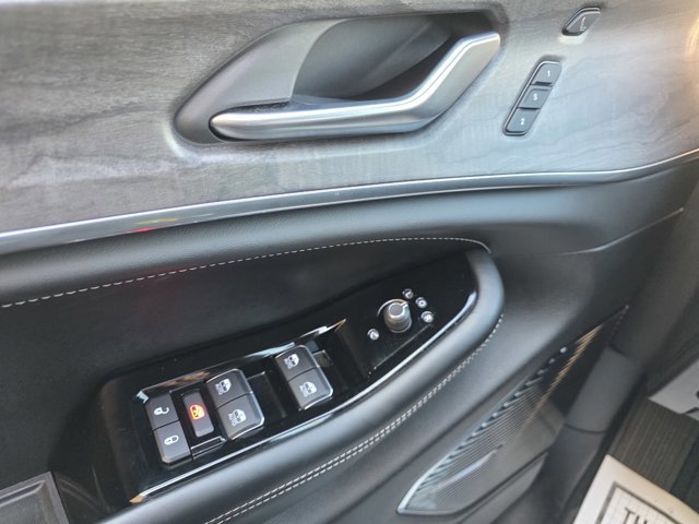 Used 2022 Jeep Grand Cherokee Overland w/ Advanced Protech Group III image 9