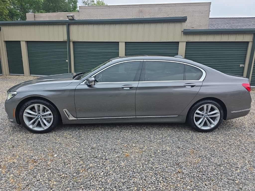 Used 2016 BMW 750i xDrive AWD/4WD image 3