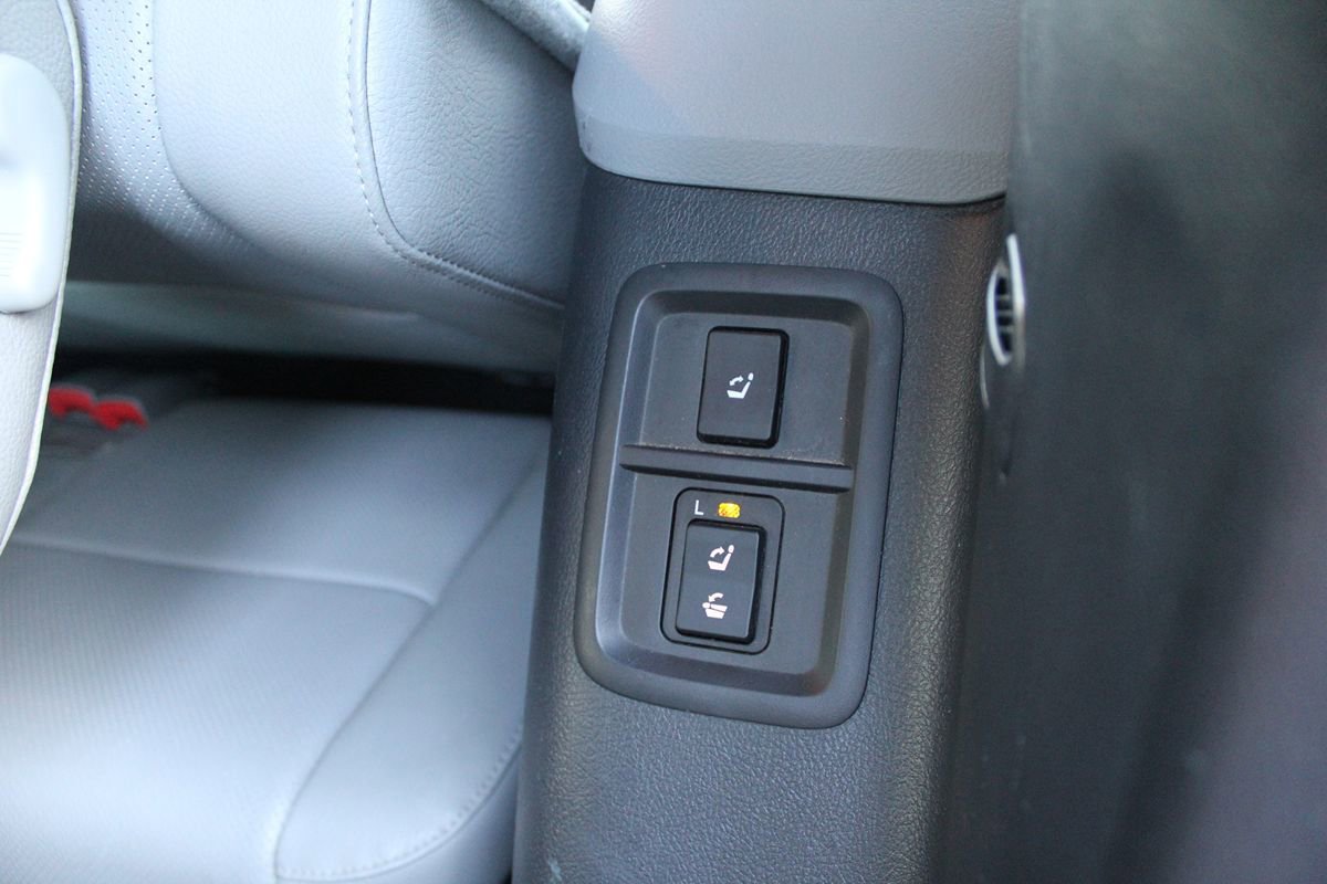 Used 2014 Toyota Sequoia Platinum AWD/4WD image 27