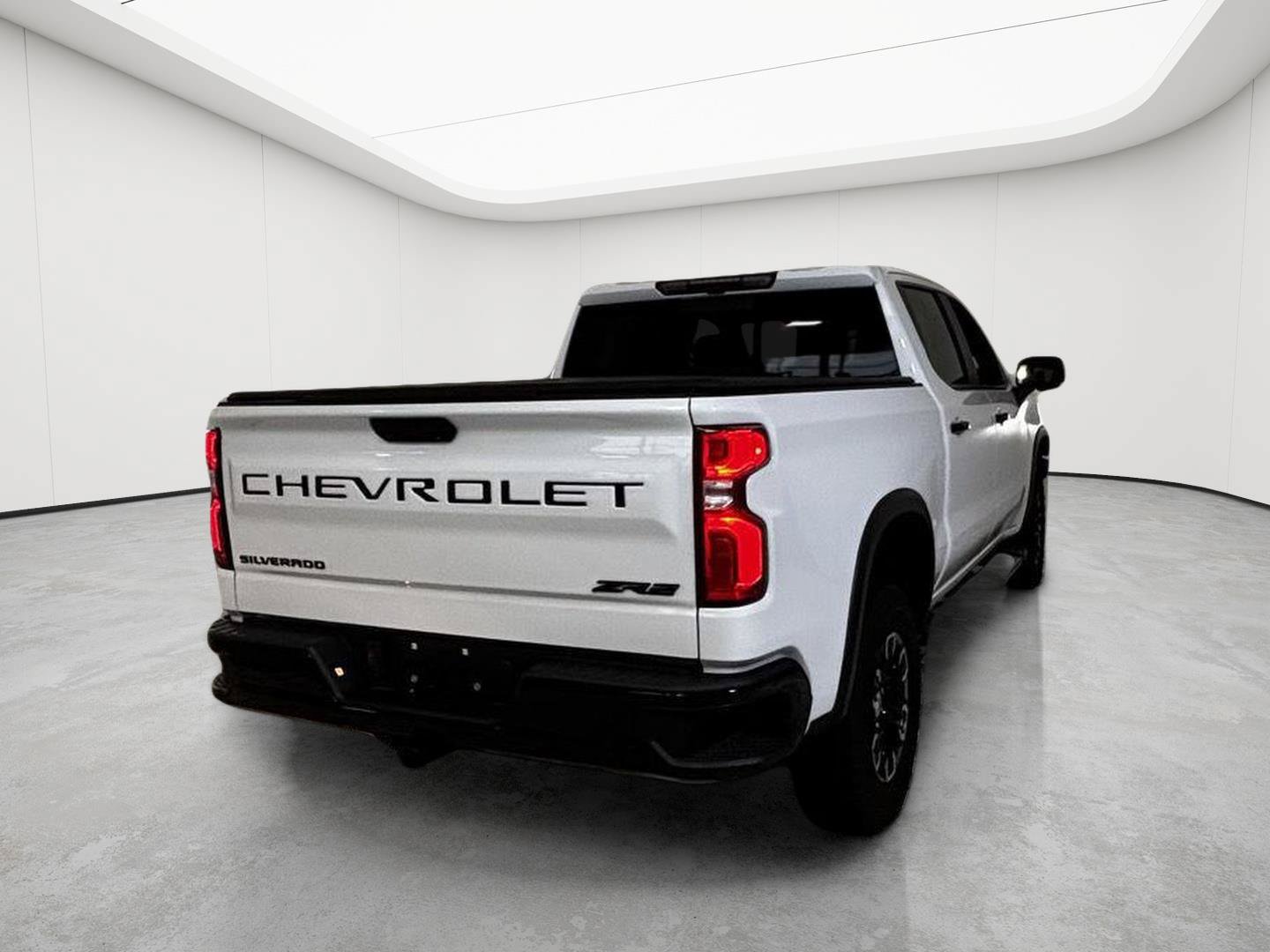 Used 2024 Chevrolet Silverado 1500 ZR2 w/ Technology Package AWD/4WD image 4
