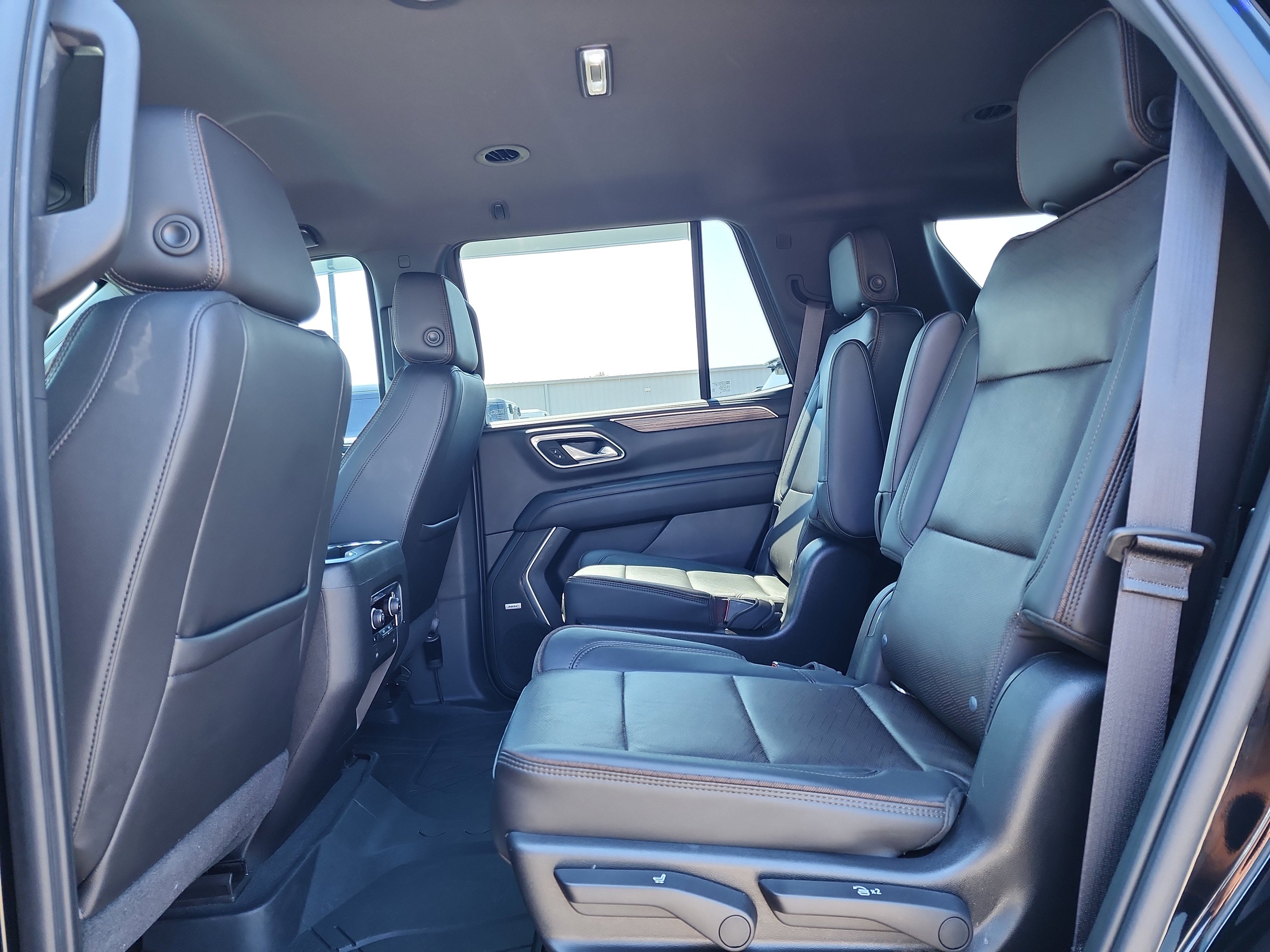 Used 2021 Chevrolet Tahoe High Country image 11