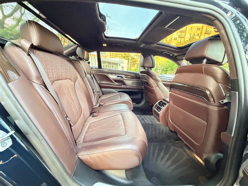 Used 2019 BMW 750i xDrive w/ Luxury Rear Seating Package AWD/4WD image 25