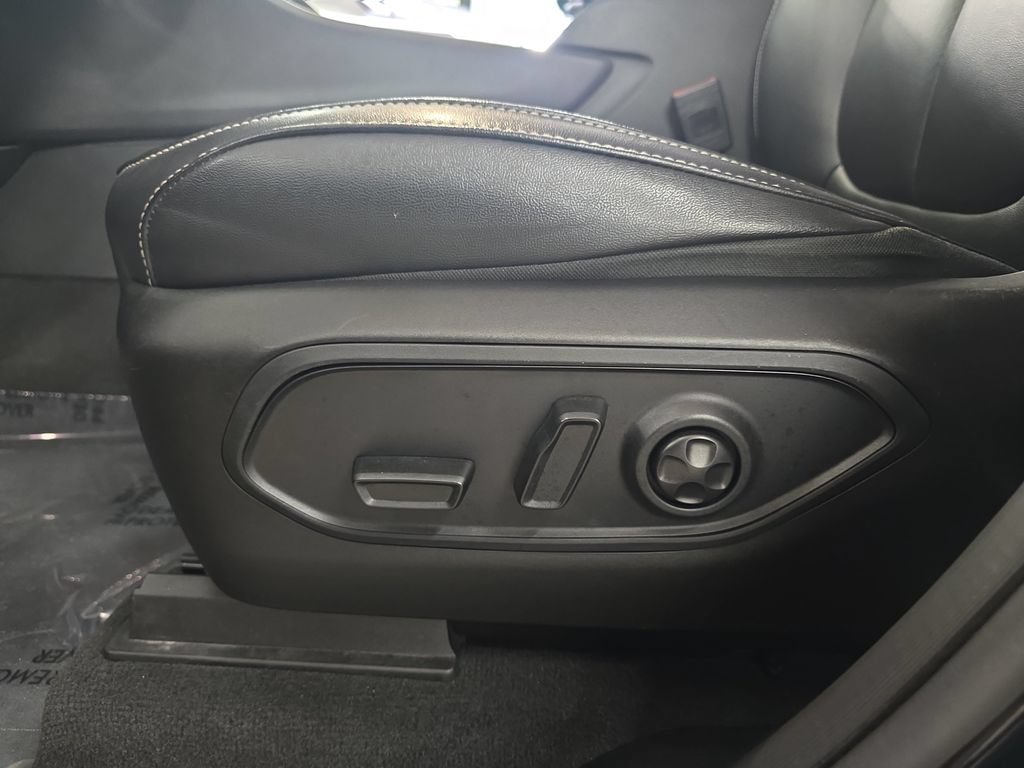 Used 2023 Jeep Grand Cherokee L Limited AWD/4WD image 30