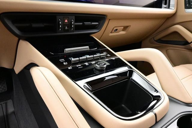 Certified 2026 Porsche Cayenne Coupe AWD/4WD image 11