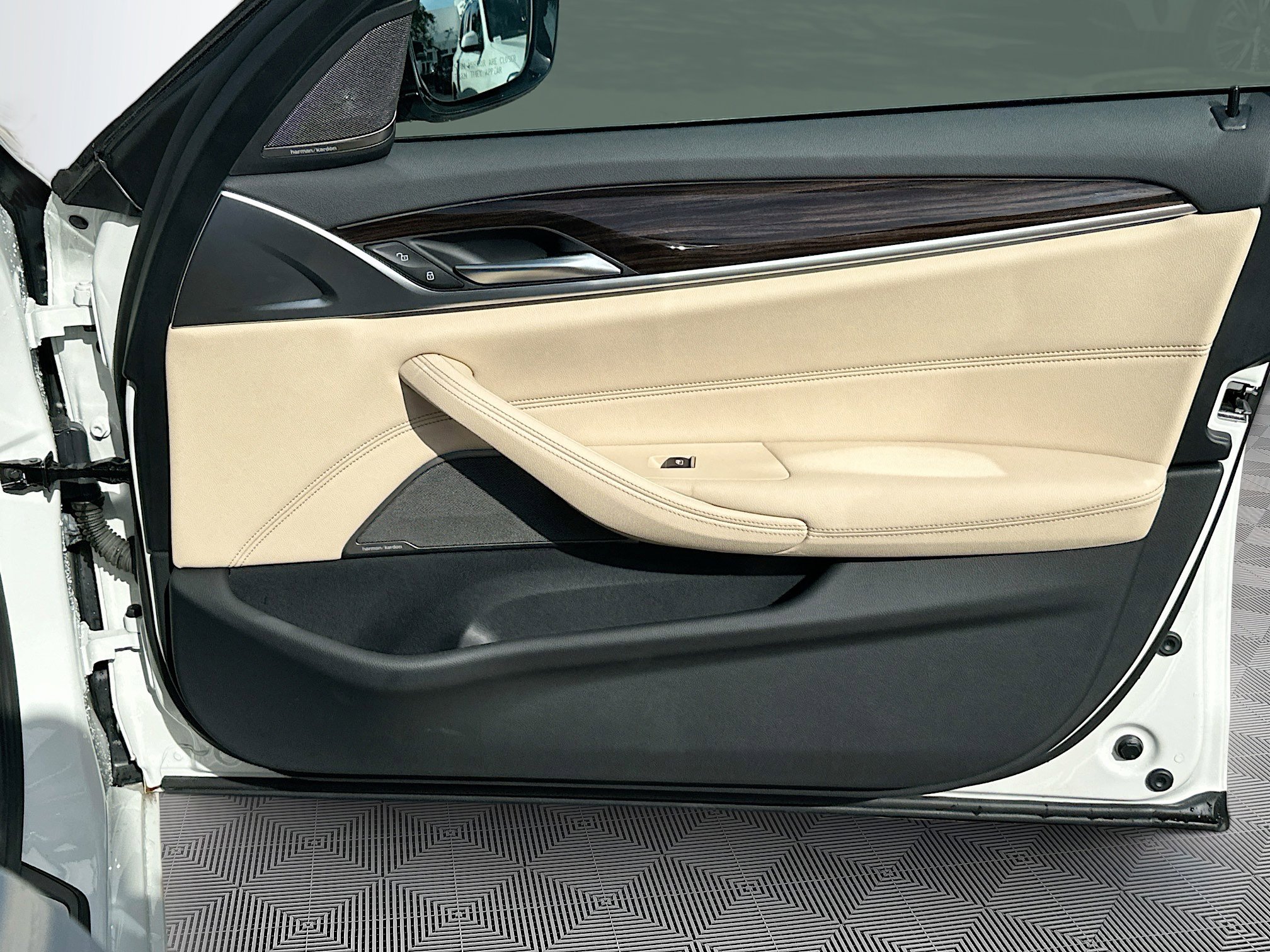 Certified 2023 BMW 530i w/ Premium Package image 35