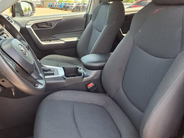 Used 2023 Toyota RAV4 LE FWD image 3