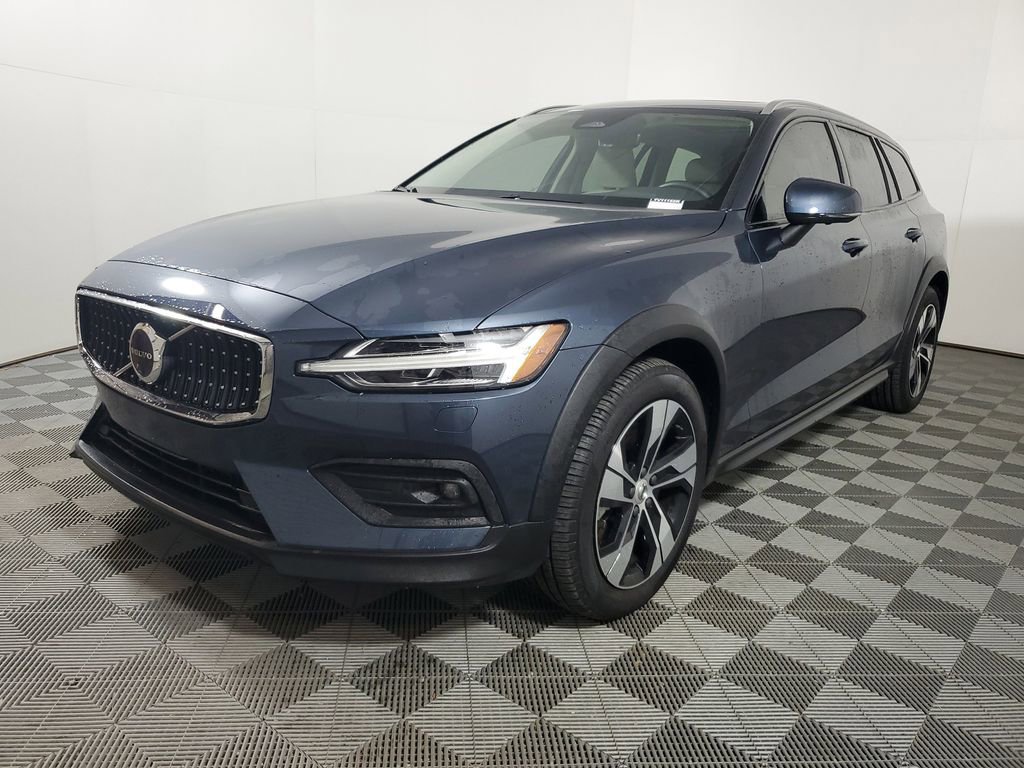 Certified 2026 Volvo V60 B5 Cross Country Plus w/ Protection Package Premier image 4