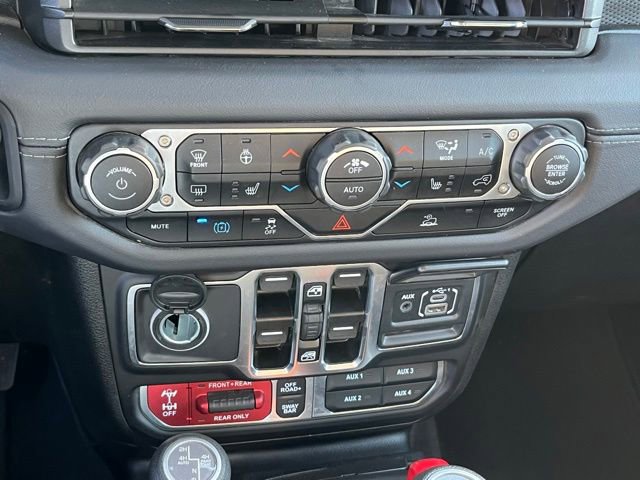 Used 2025 Jeep Wrangler Unlimited Rubicon 4xe w/ Convenience Group AWD/4WD image 27