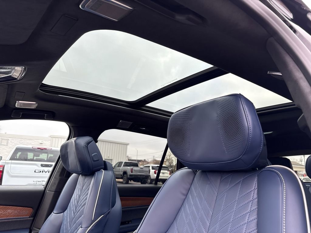 New 2026 Cadillac Vistiq Premium Luxury w/ LPO, Floor Liner Package image 17