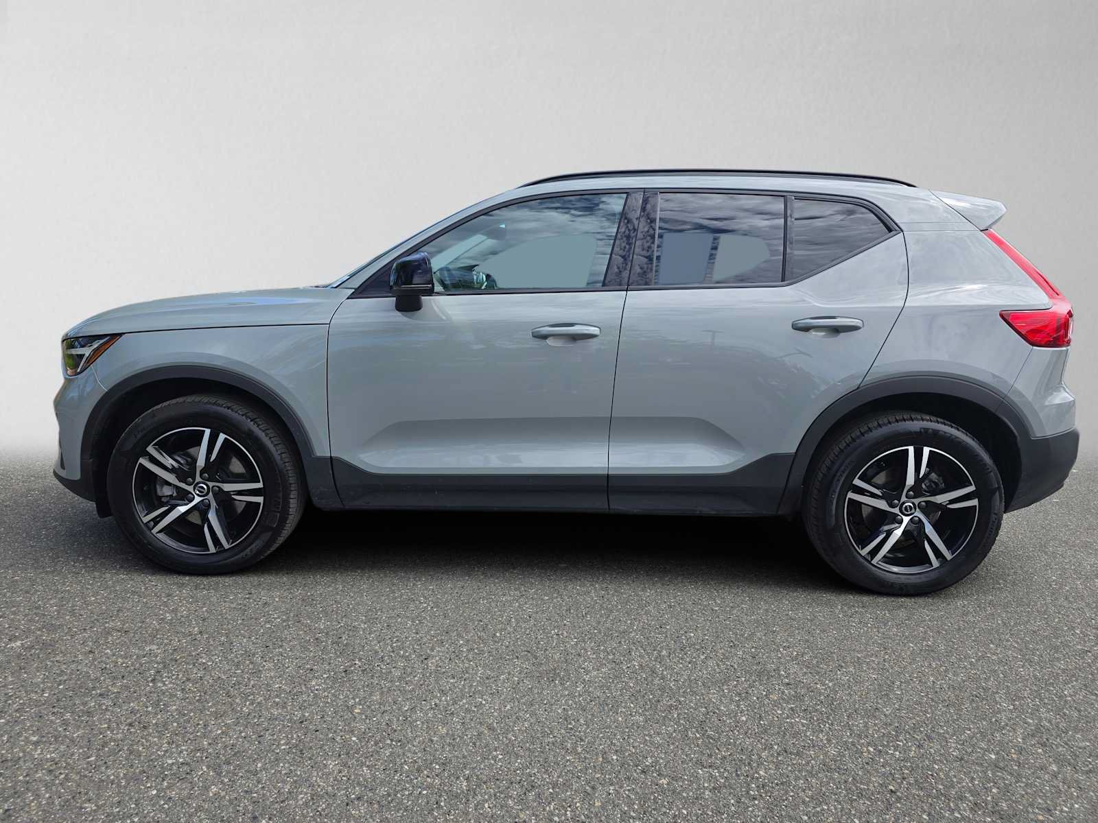 Used 2026 Volvo XC40 B5 Core w/ Climate Package AWD/4WD image 6