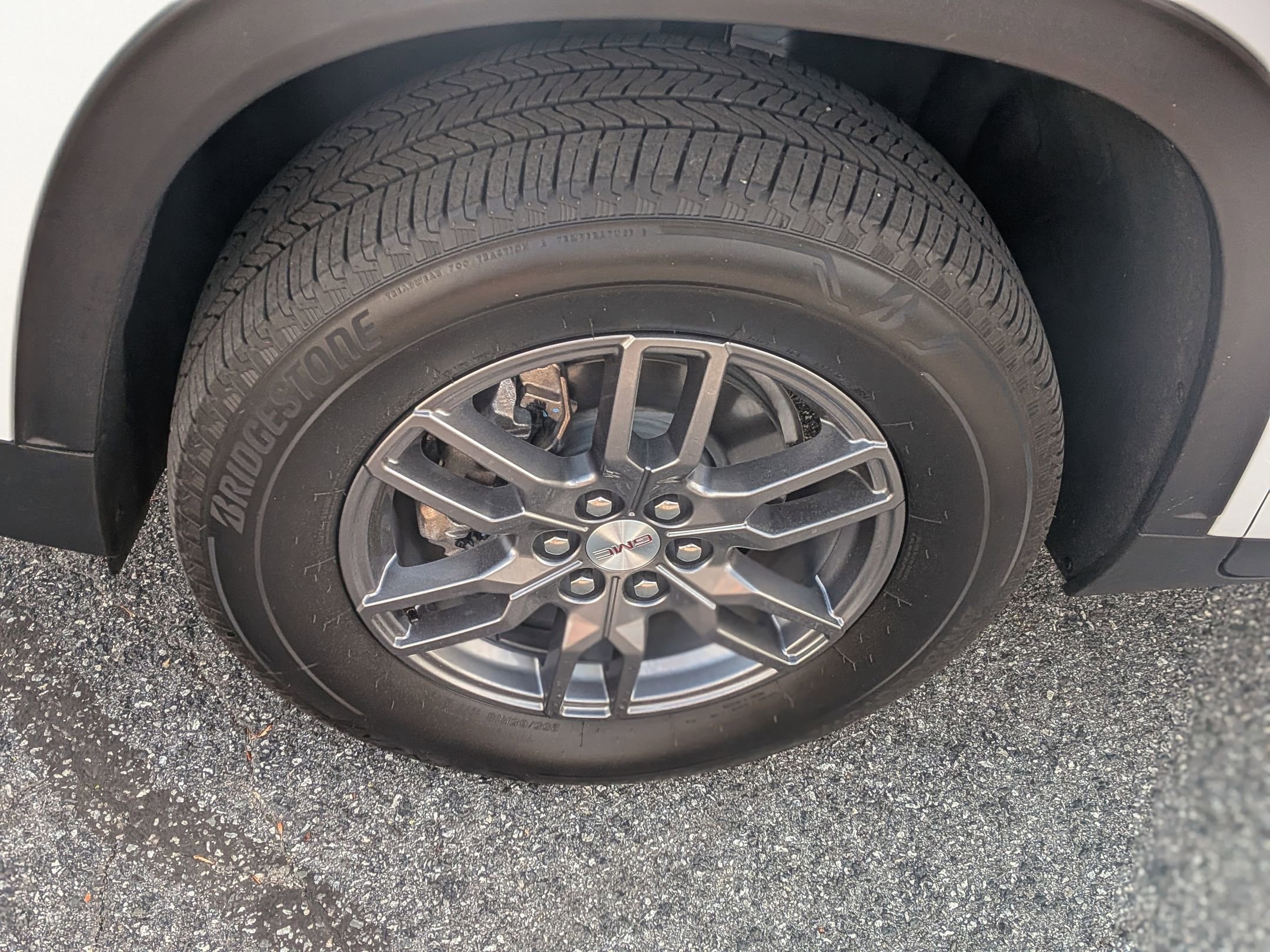 Certified 2025 GMC Acadia Elevation AWD/4WD image 12