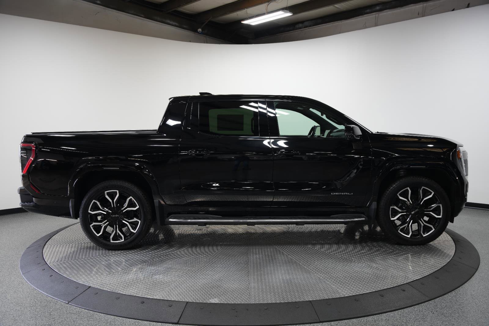 New 2025 GMC Sierra EV Denali image 9