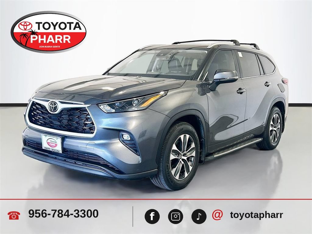 Used 2025 Toyota Highlander XLE FWD image 1