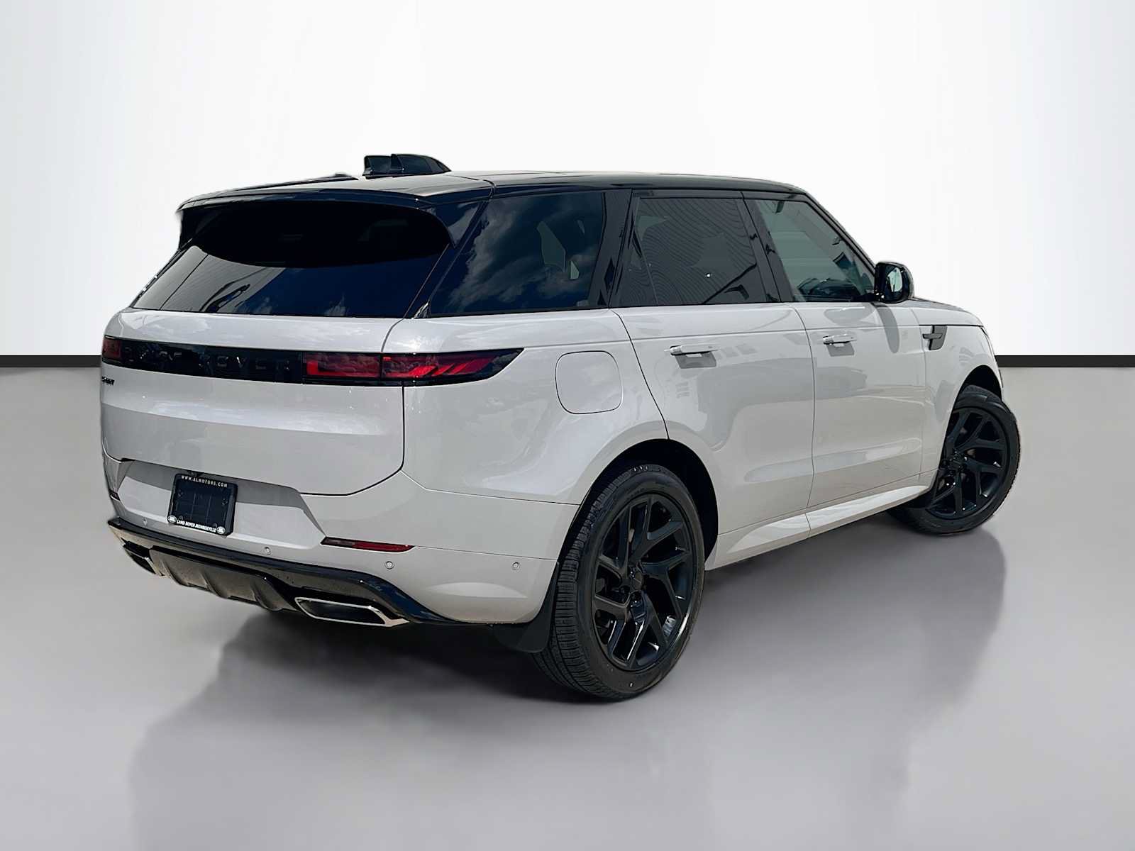 New 2026 Land Rover Range Rover Sport Dynamic SE AWD/4WD image 3