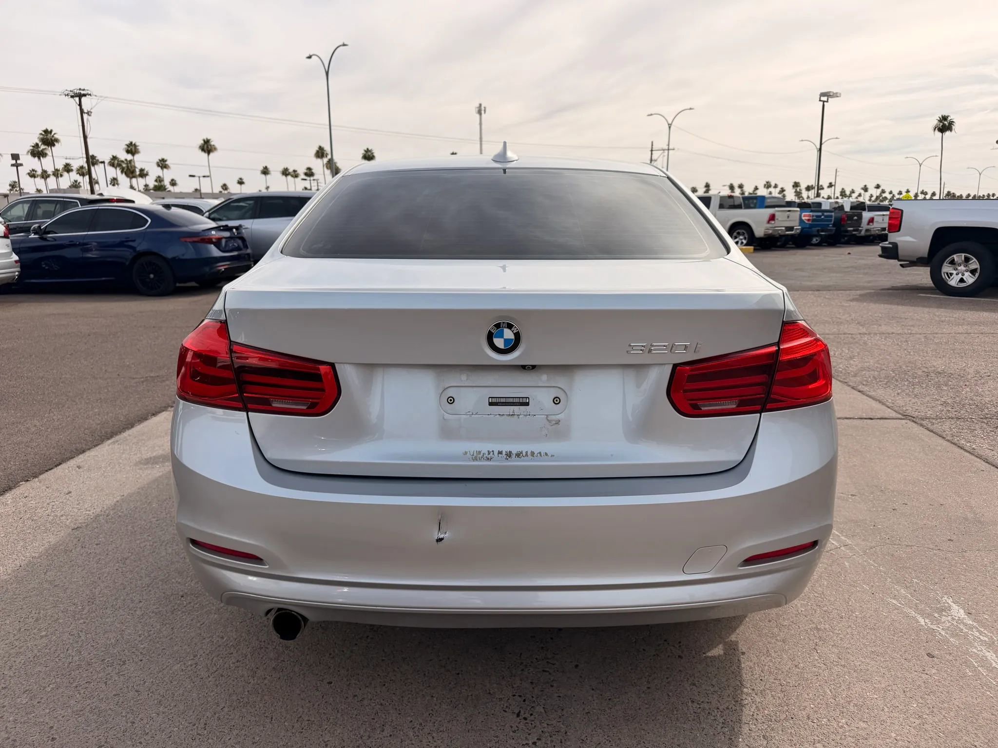 Used 2018 BMW 320i Sedan RWD image 6