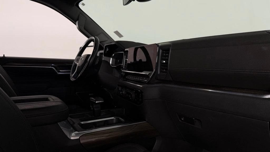 Used 2022 Chevrolet Silverado 1500 LT Trail Boss w/ LT Trail Boss Premium Package AWD/4WD image 32