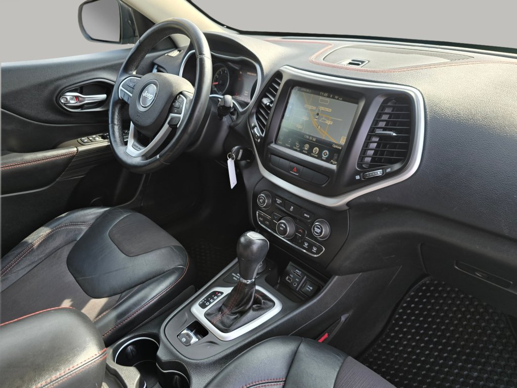 Used 2014 Jeep Cherokee Trailhawk AWD/4WD image 27