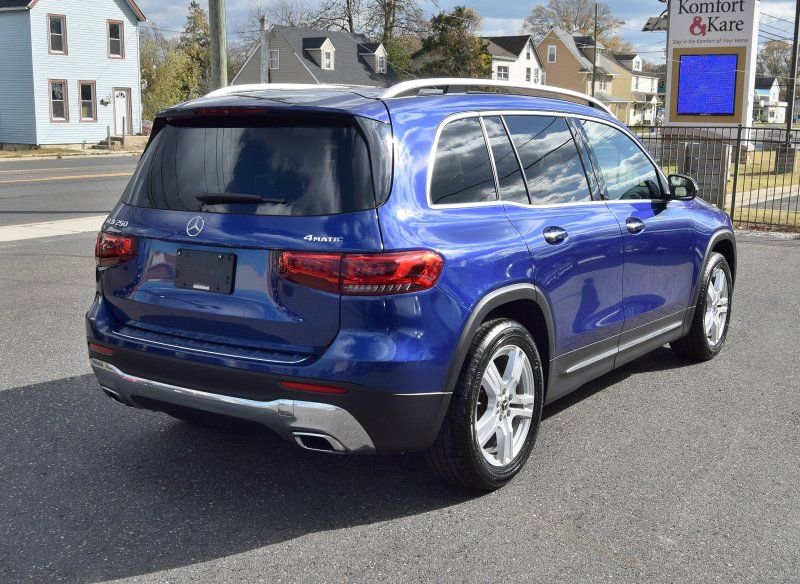 Used 2021 Mercedes-Benz GLB 250 4MATIC w/ Premium Package image 7