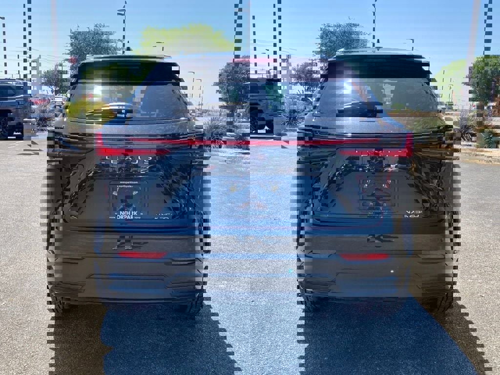 Used 2022 Lexus NX 250 FWD w/ Towing Package (2000 Lbs) image 4