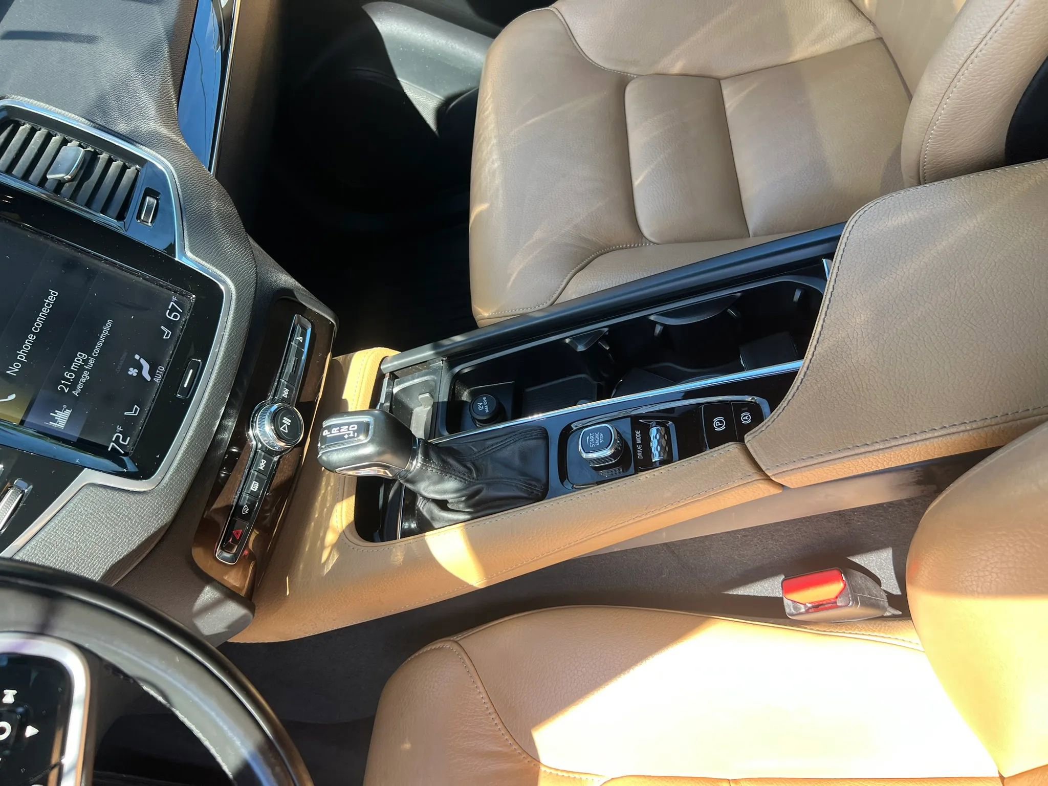 Used 2018 Volvo XC90 T6 Momentum w/ Convenience Package AWD/4WD image 16