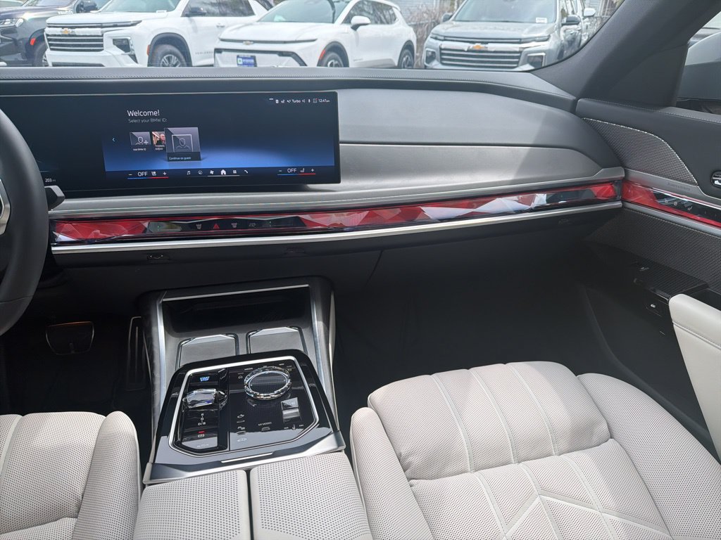 Used 2025 BMW i7 eDrive50 w/ M Sport Package RWD image 26