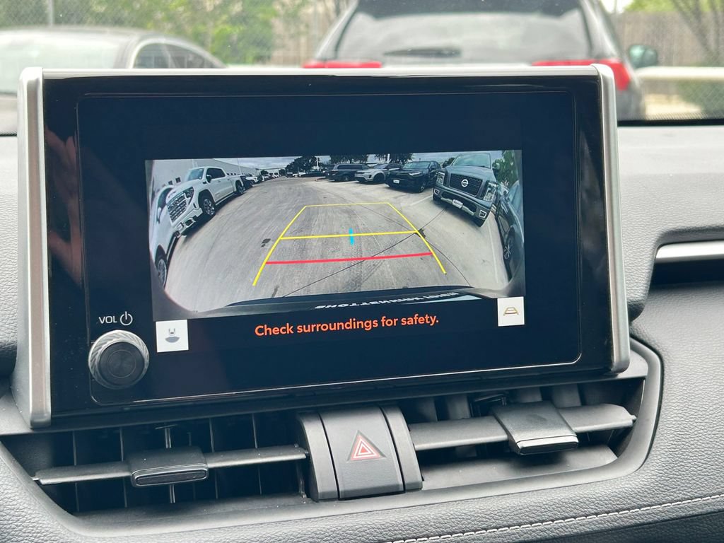 Used 2025 Toyota RAV4 XLE FWD image 30