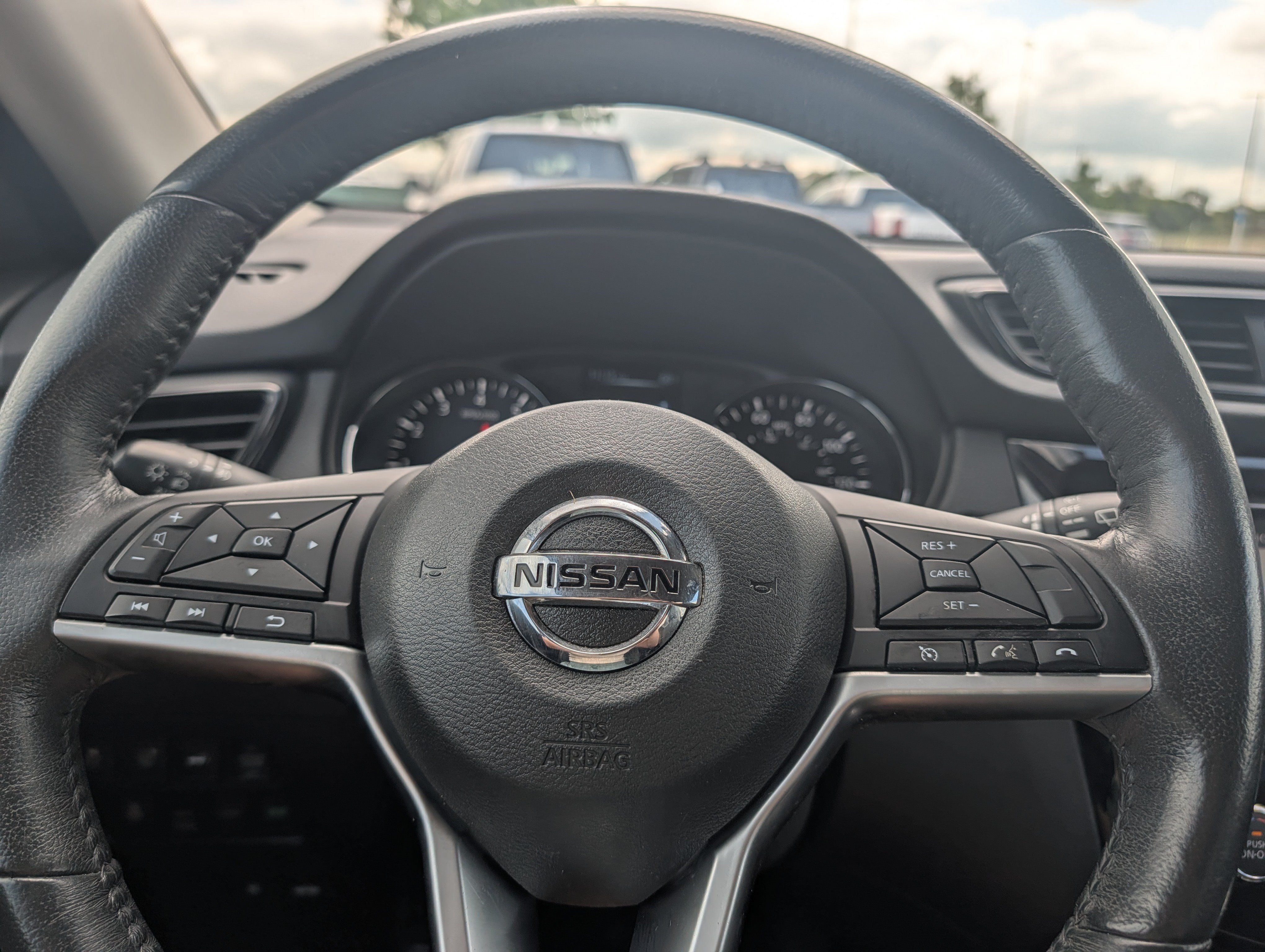 Used 2017 Nissan Rogue SL AWD/4WD image 29