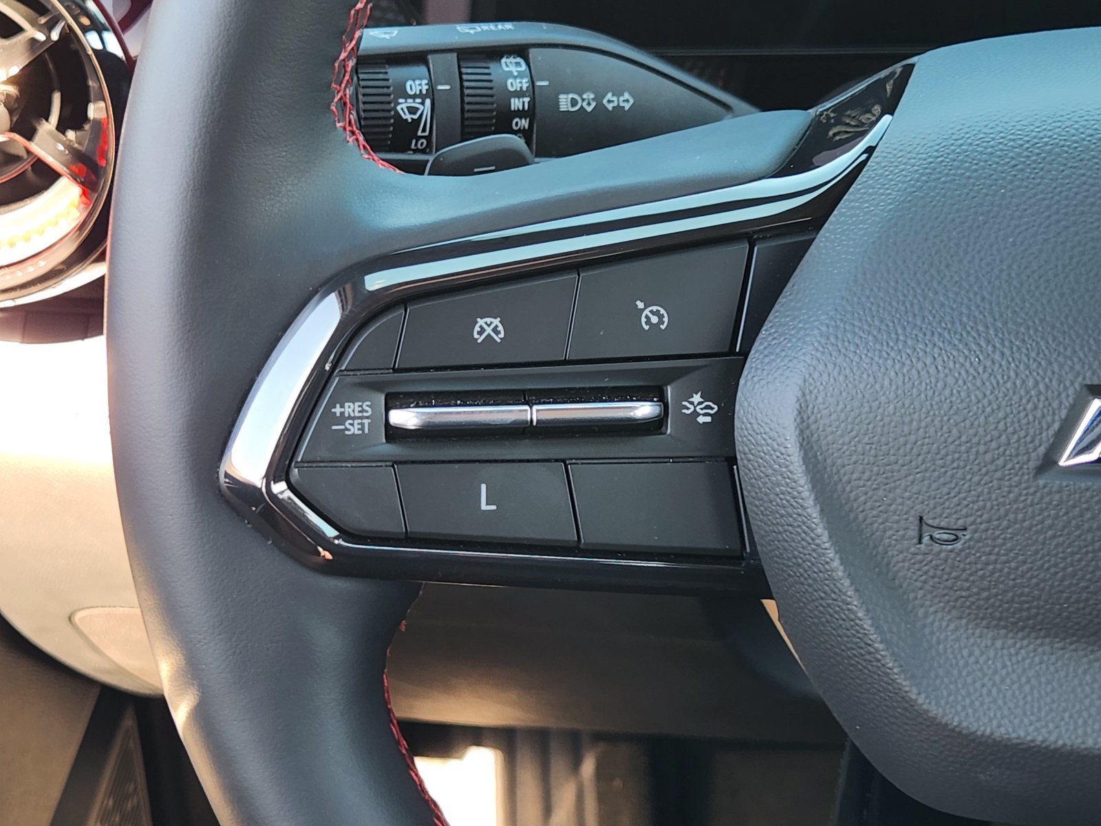 Certified 2025 Chevrolet Equinox RS w/ Safety and Technology Package AWD/4WD image 32