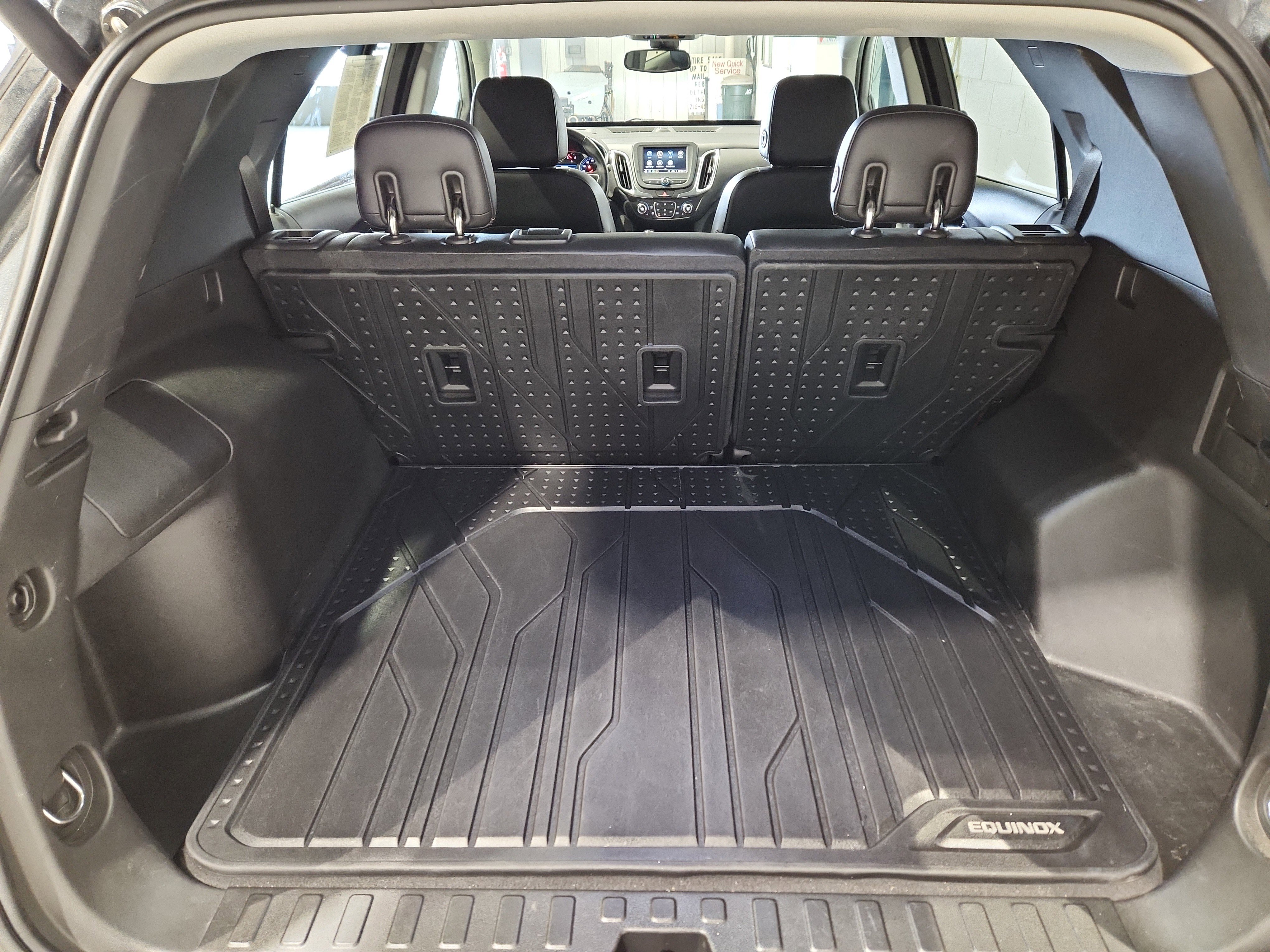 Used 2020 Chevrolet Equinox LT w/ Sport Edition image 18