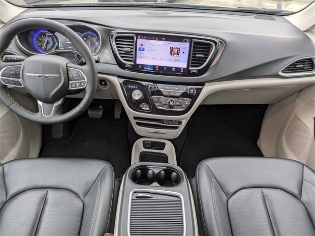 Certified 2024 Chrysler Pacifica Touring-L image 18