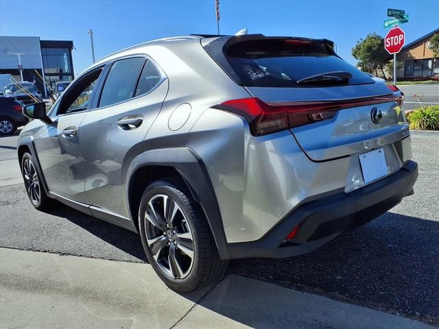 Used 2020 Lexus UX 200 image 3