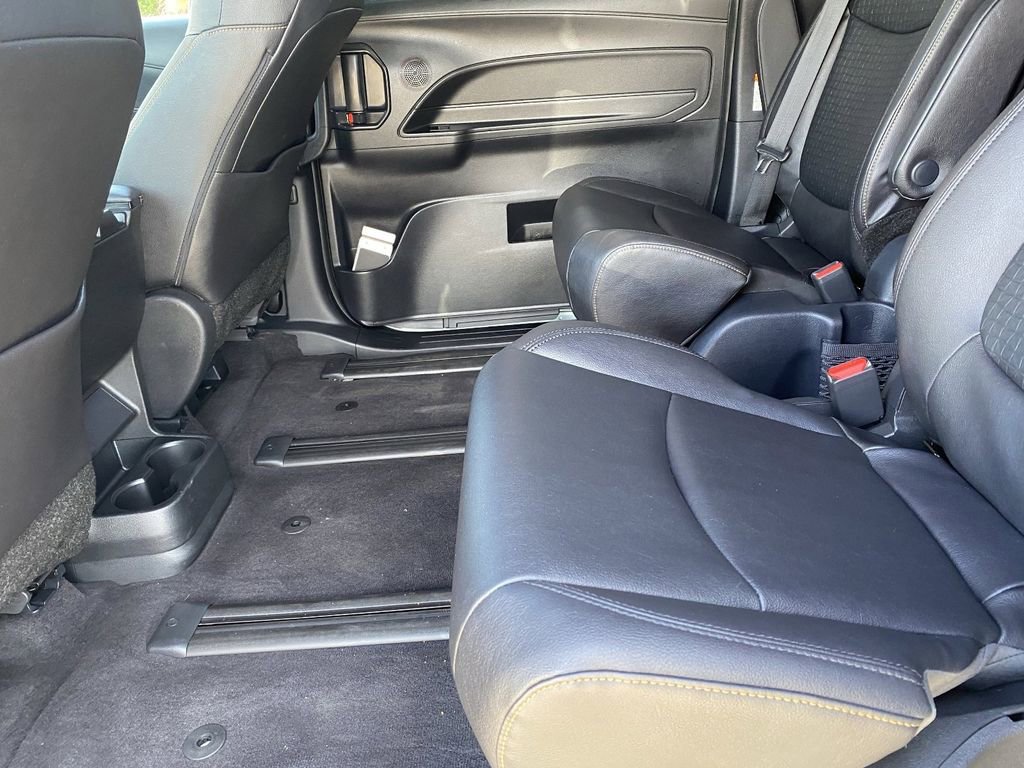 Certified 2025 Toyota Sienna XLE Woodland Edition image 22