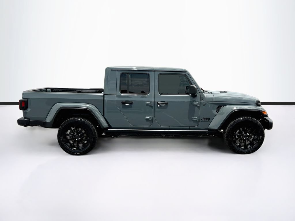 Used 2025 Jeep Gladiator Sport AWD/4WD image 4