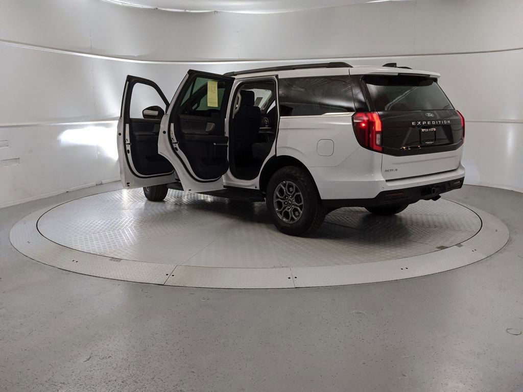 New 2025 Ford Expedition Active image 10