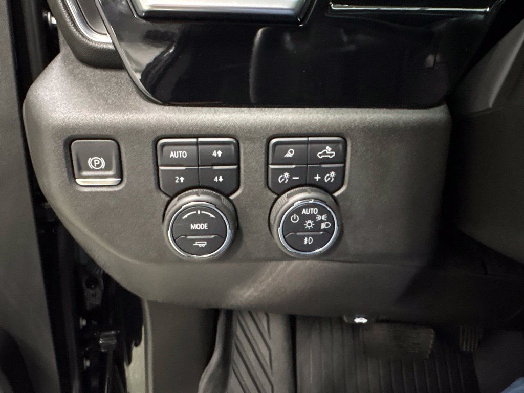 Used 2024 Chevrolet Silverado 1500 LTZ AWD/4WD image 28
