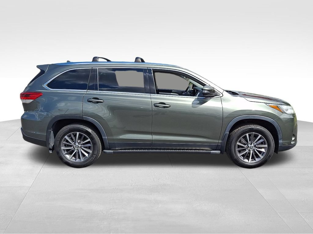Used 2019 Toyota Highlander XLE AWD/4WD image 7