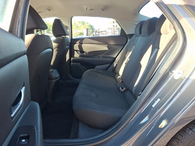 Used 2023 Hyundai Elantra SEL w/ Convenience Package FWD image 10