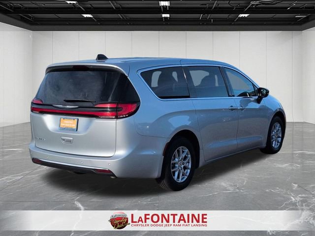 Used 2024 Chrysler Pacifica Touring-L image 5
