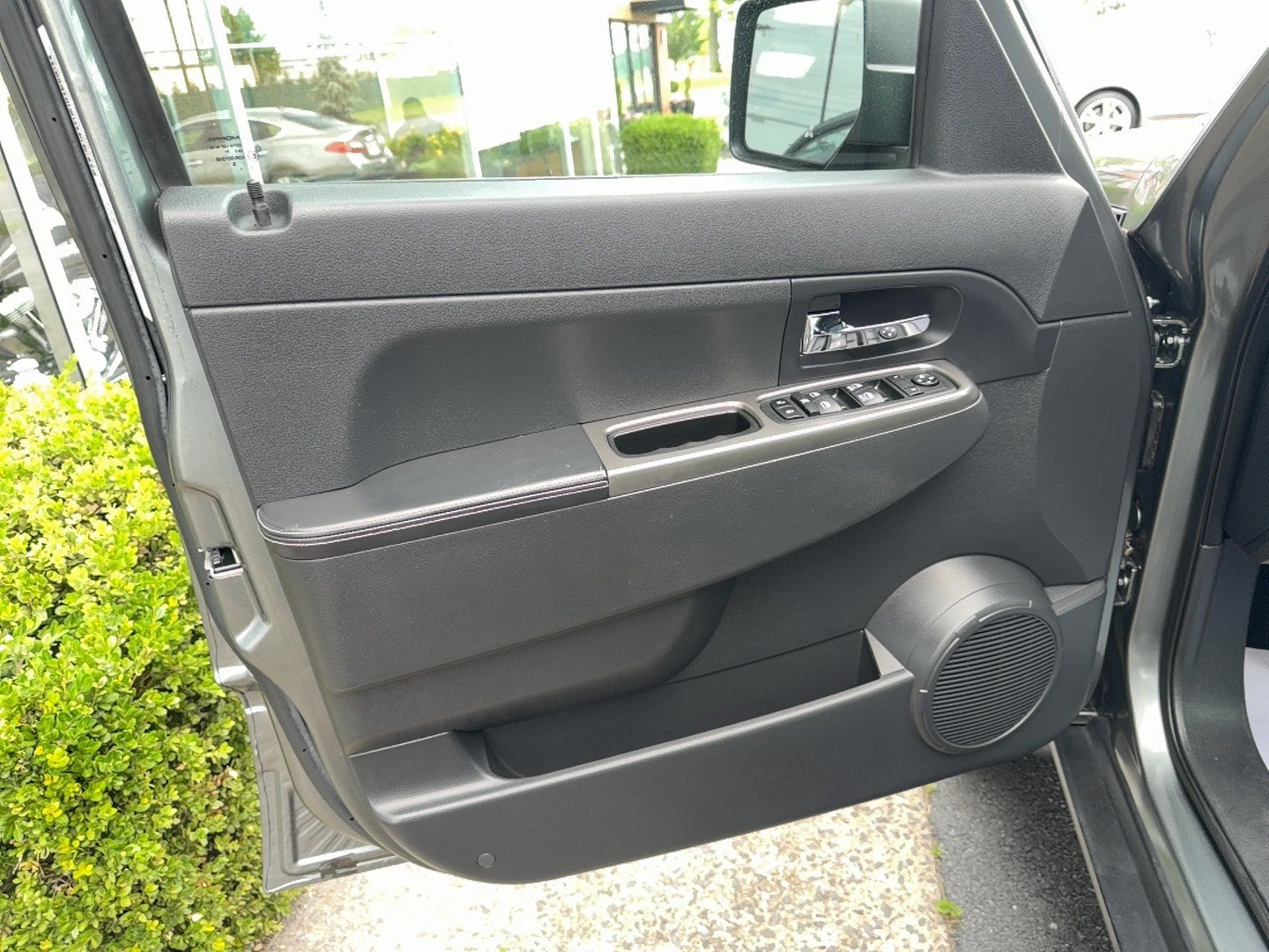 Used 2012 Jeep Liberty Limited Jet AWD/4WD image 15