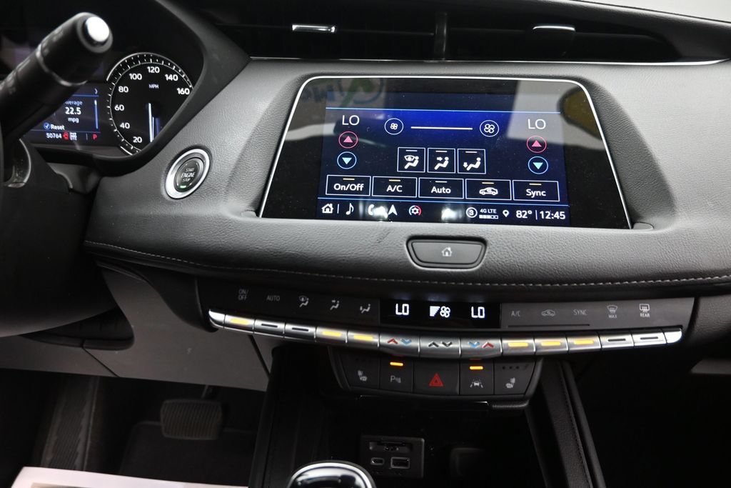 Used 2022 Cadillac XT4 Luxury w/ Cold Weather Package AWD/4WD image 17