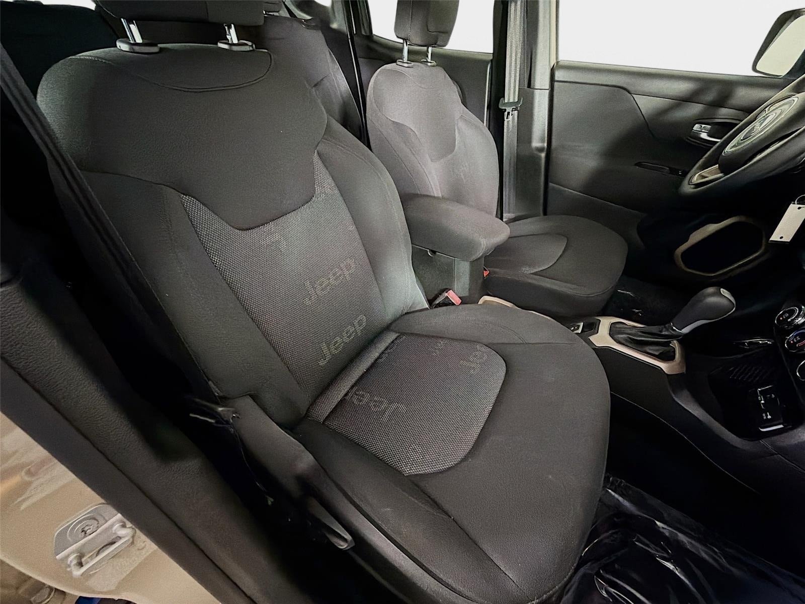 Used 2015 Jeep Renegade Latitude FWD image 25