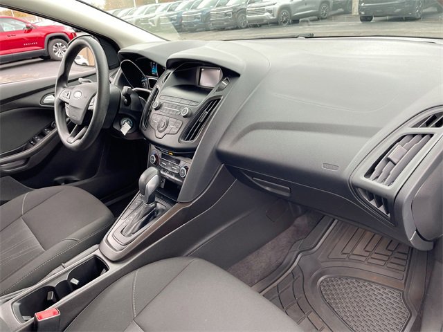 Used 2018 Ford Focus SE w/ SE Appearance Package image 25