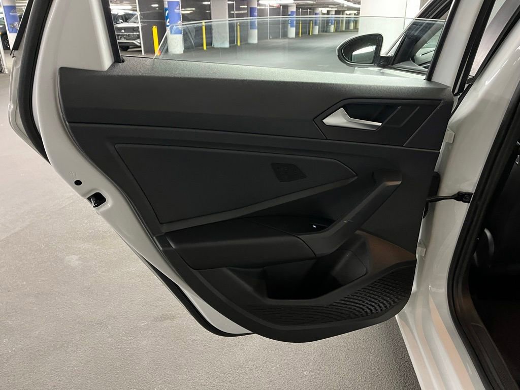 Used 2023 Volkswagen Jetta SE w/ Panoramic Sunroof Package image 19